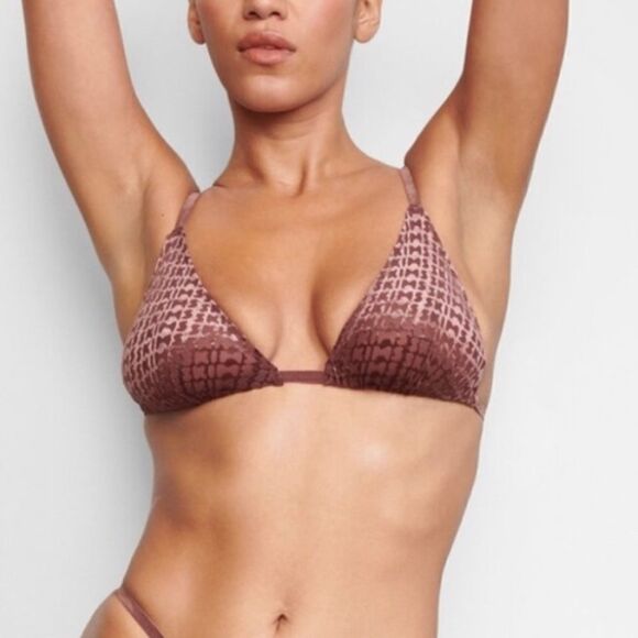 NWT SKIMS Wireless Velvet Skims Logo Triangle Bralette In Chestnut Brown Bra - Picture 1 of 8